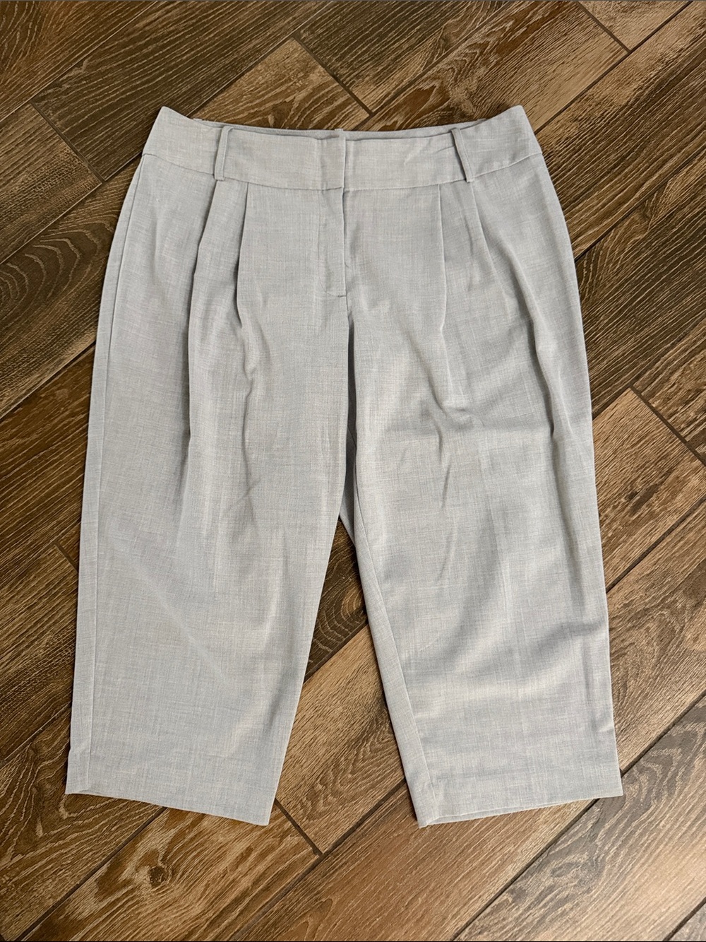 Worthington Light Gray Pleated Crop Capris - Tailored Office Style